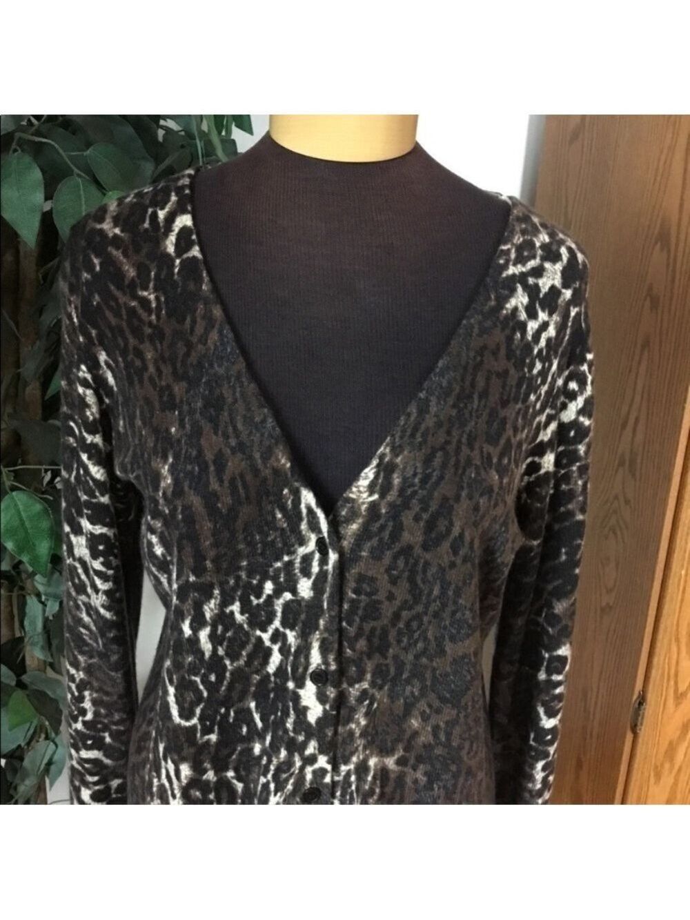 Neiman Marcus 100% Cashmere Leopard Print Cardigan Sweater XL NWT - Picture 6 of 13